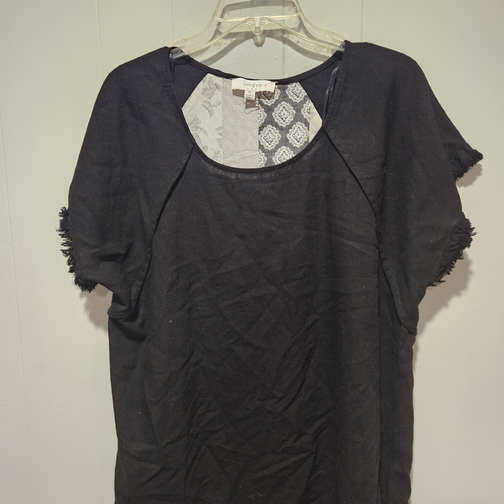 Umgee Women's Black Top With Fringe Sleeves - Picture 2 of 3